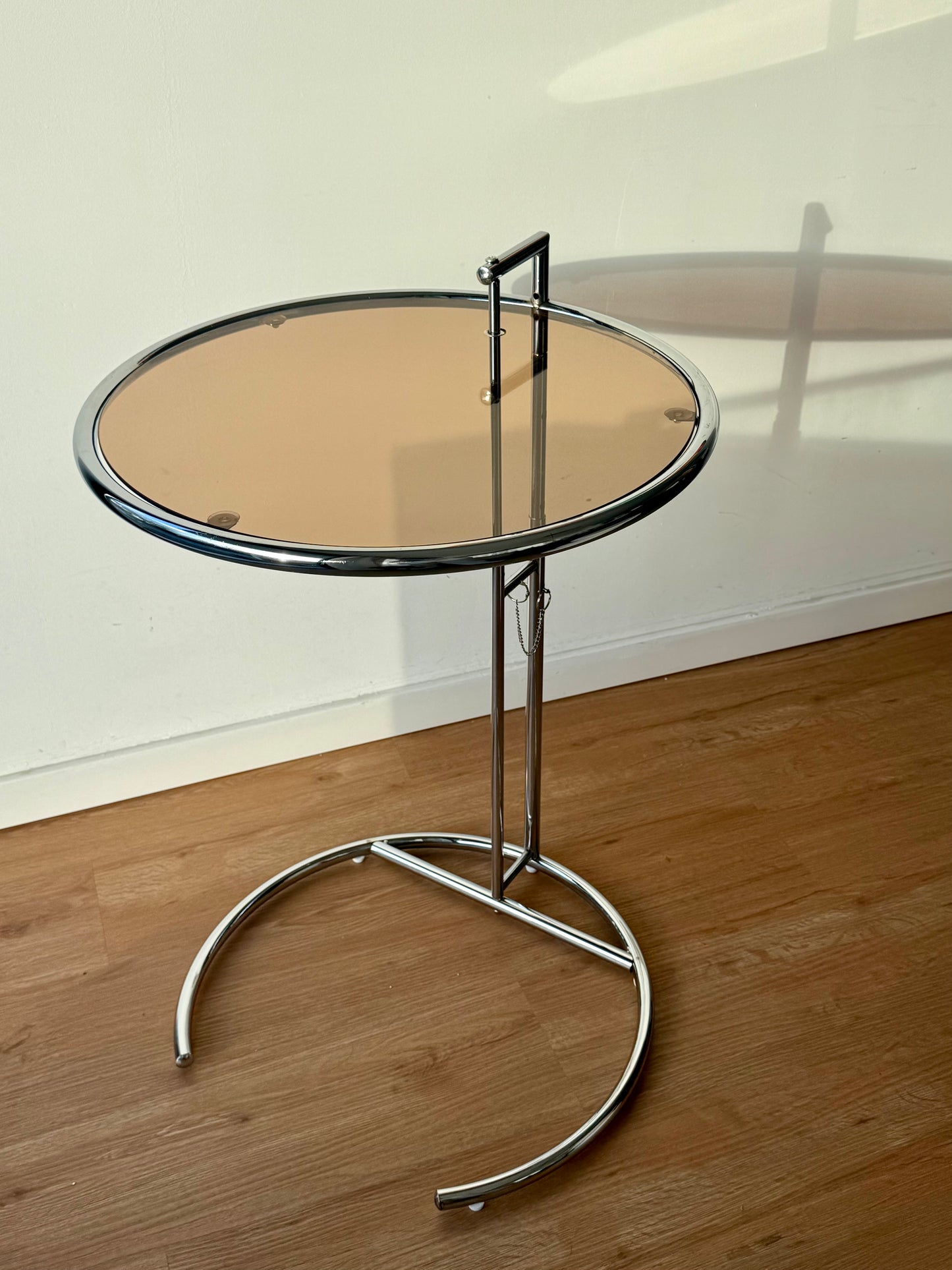 mesa E1027