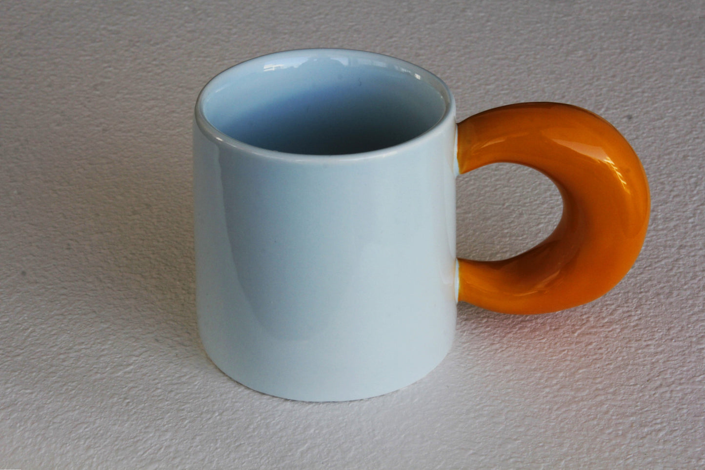 taza bootsy celeste + naranja