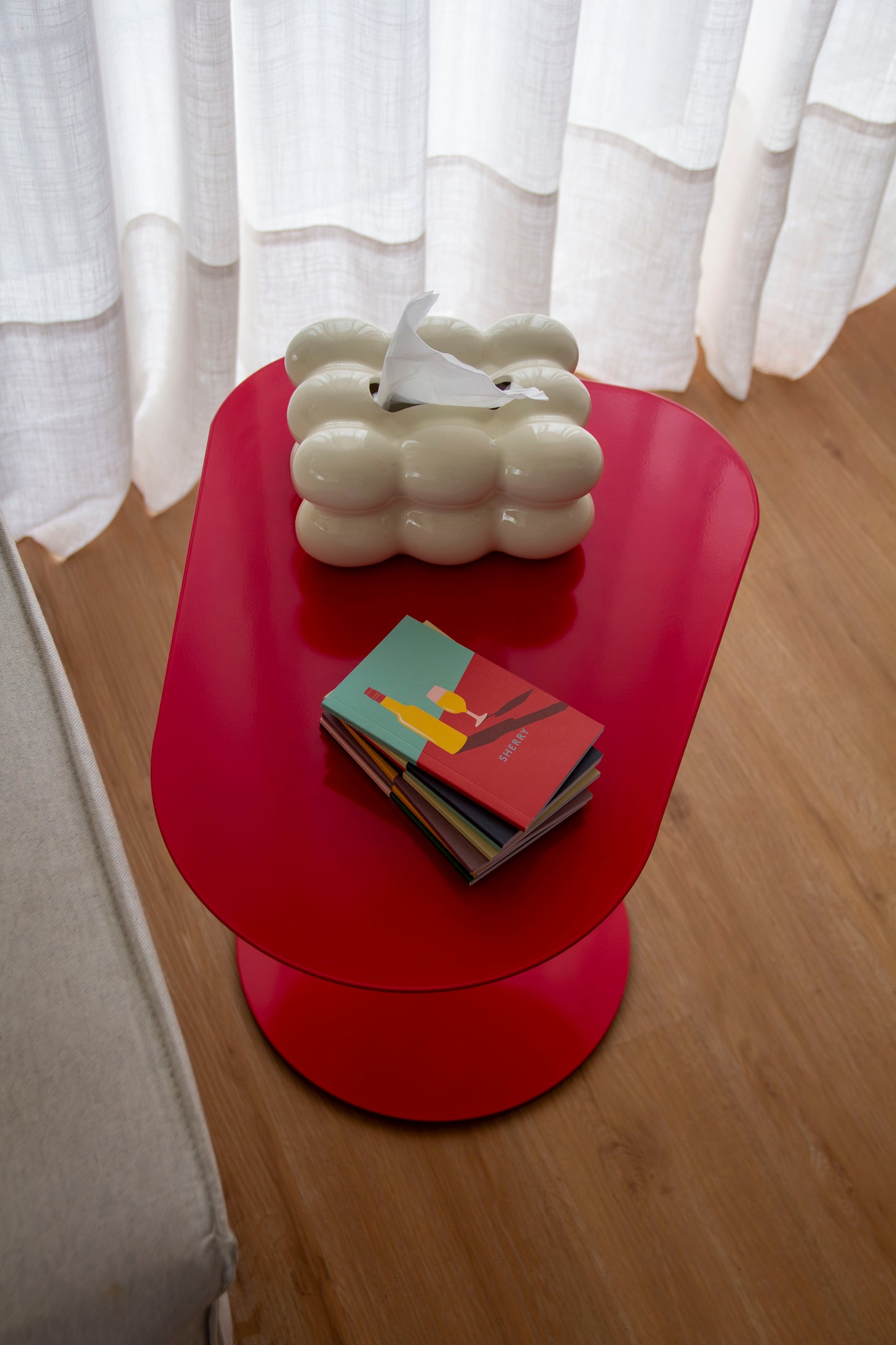mesa lateral roja