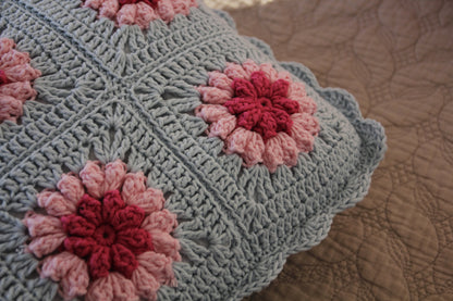 almohadon crochet celeste